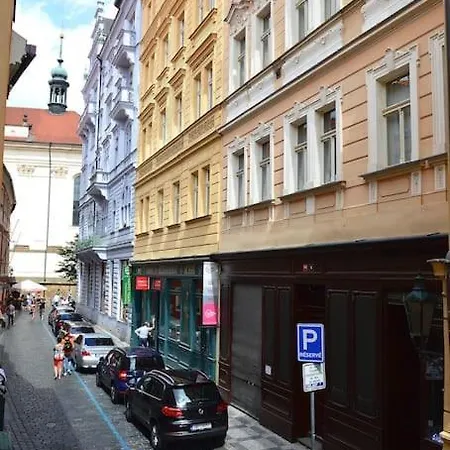Old Town Herberghaus, 250m To Charles Bridge