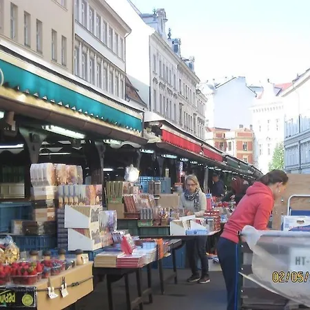 Old Town Herberghaus, 250m To Charles Bridge *