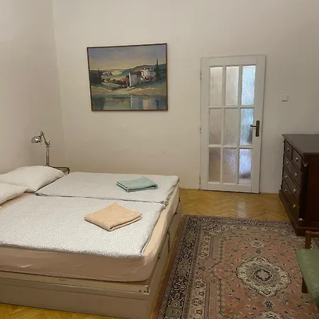 Old Town Herberghaus, 250m To Charles Bridge Apartman