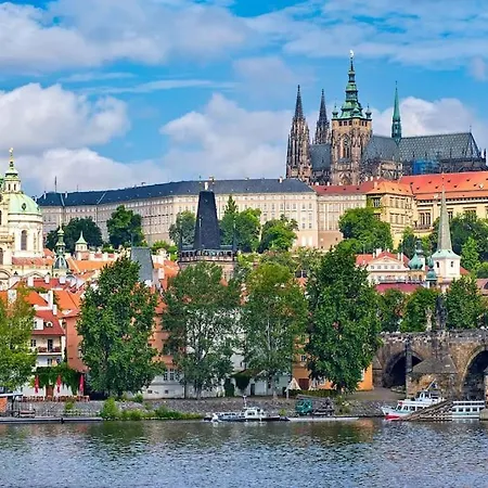 Old Town Herberghaus, 250m To Charles Bridge