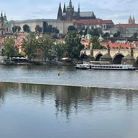 Old Town Herberghaus, 250m To Charles Bridge *