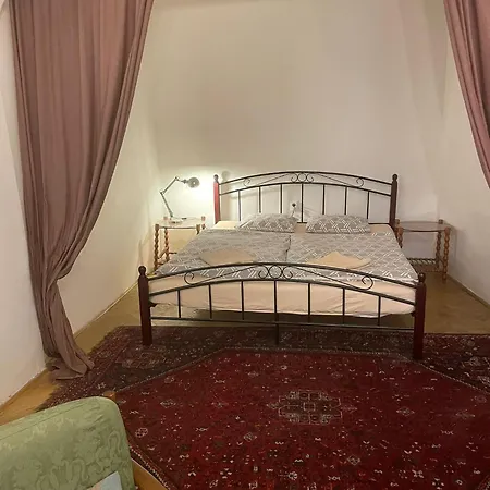 Апартаменты Old Town Herberghaus, 250m To Charles Bridge